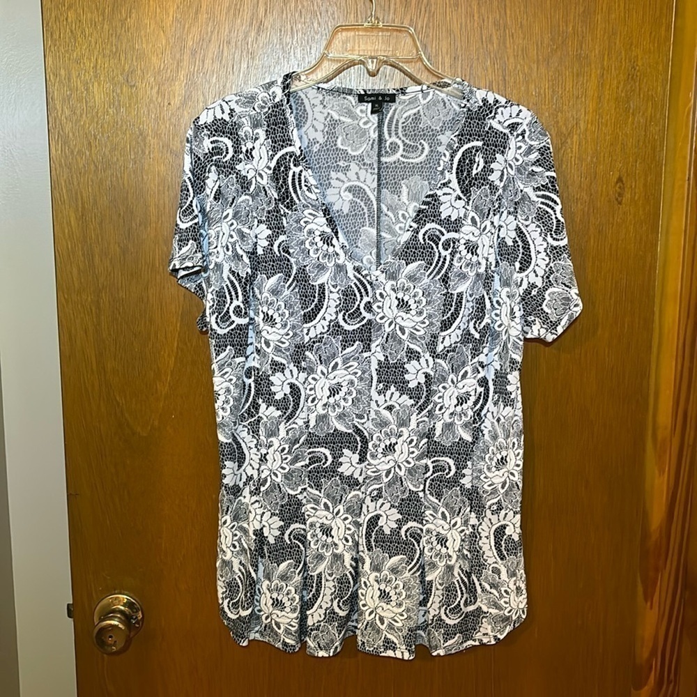 Sami & Jo Black and White Pleated Front Blouse Size XL